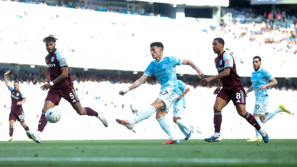 Phil Foden: Manchester City midfielder signs new four-year deal