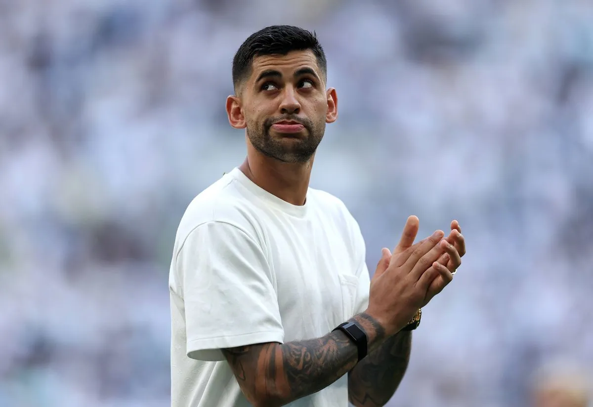LONDON, ENGLAND - MAY 24: Cristian Romero of Tottenham Hotspur applauds the fans following the Premier League match between Tottenham Hotspur and Everton at Tottenham Hotspur Stadium on May 24, 2026 in London, England. (Photo by Alex Pantling/Getty Images)
